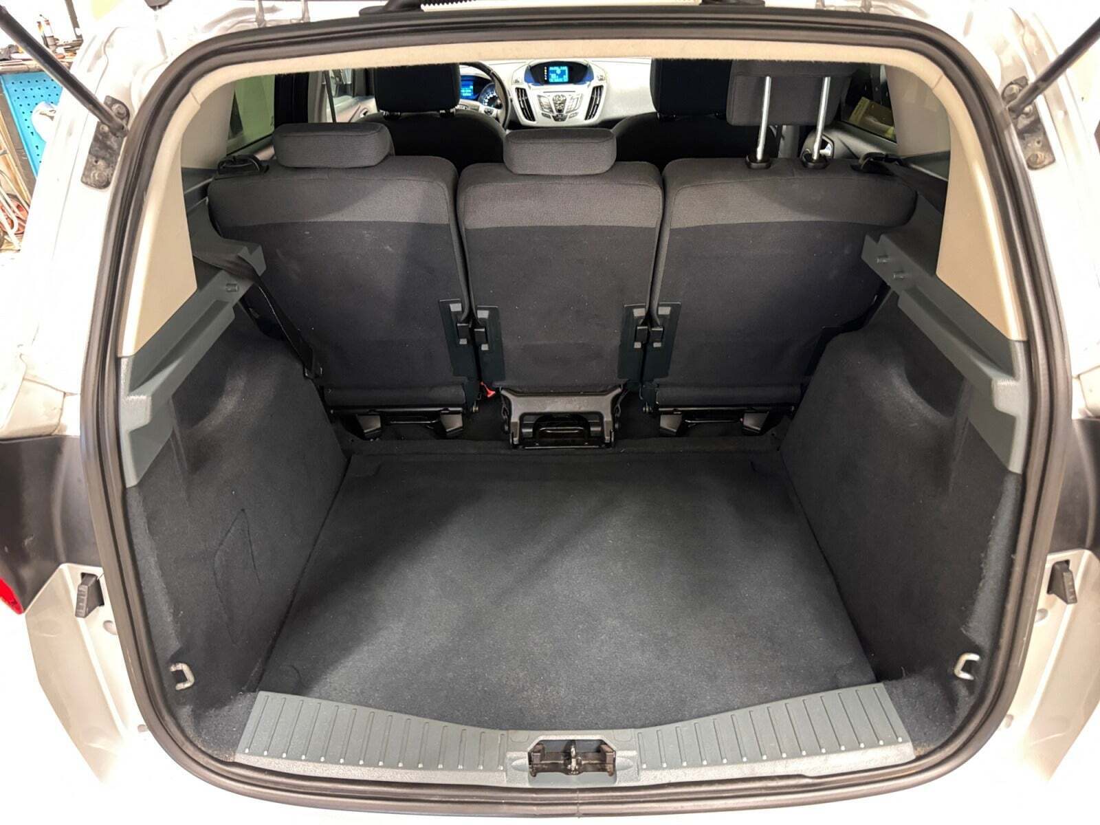 Sølv Ford C-MAX fra 2012