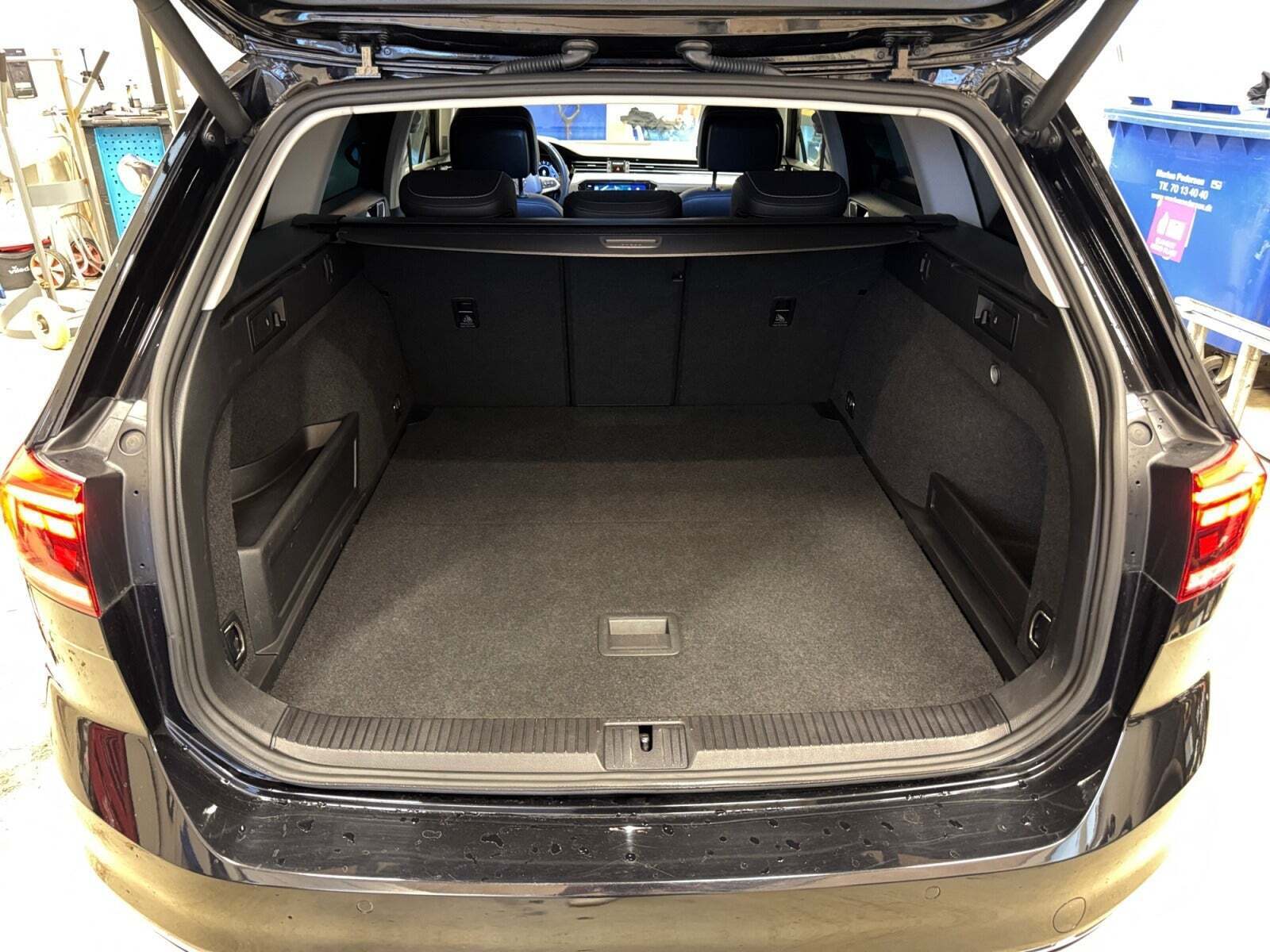 Sort VW Passat fra 2021