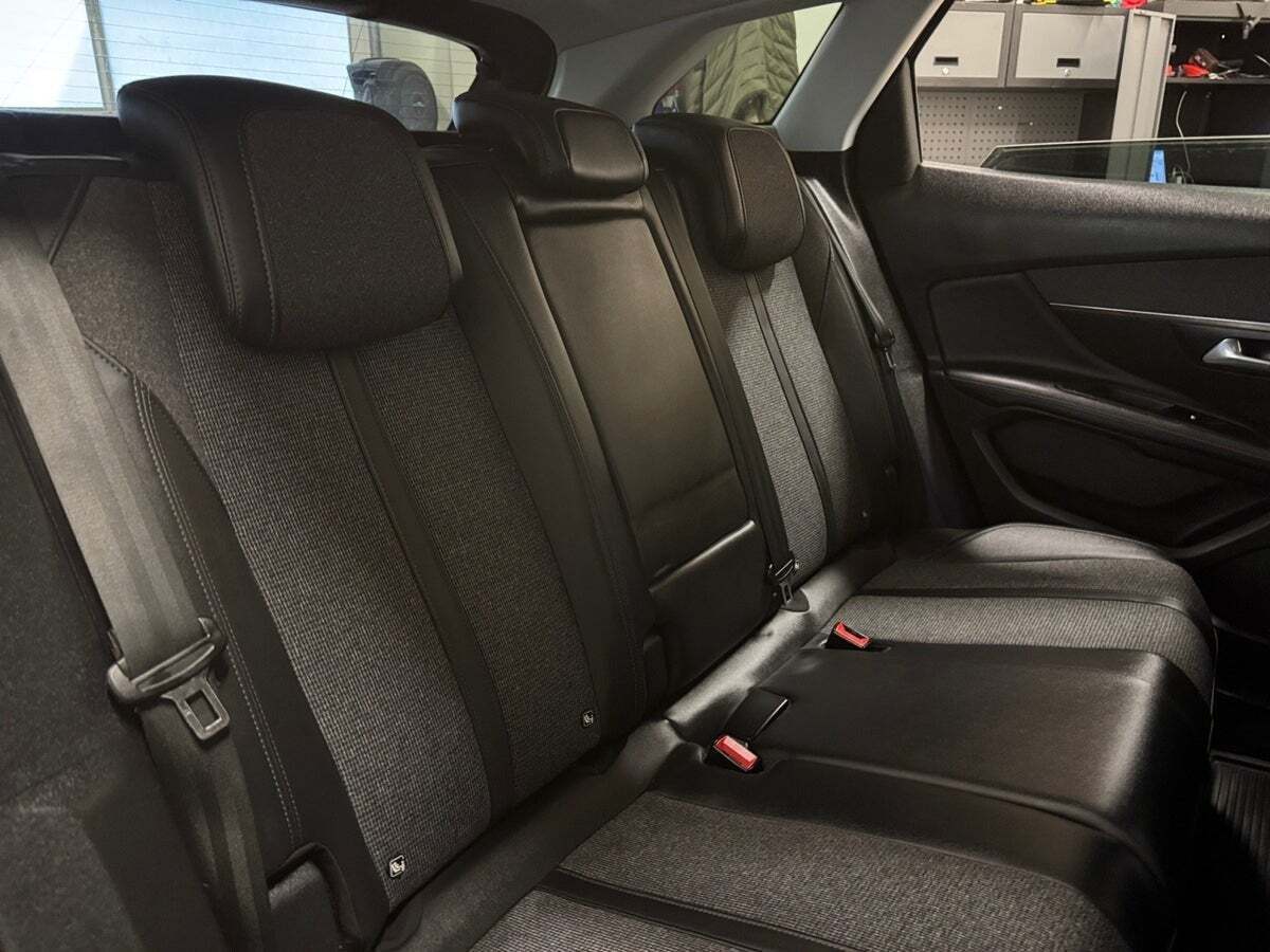Sort Peugeot 3008 fra 2019