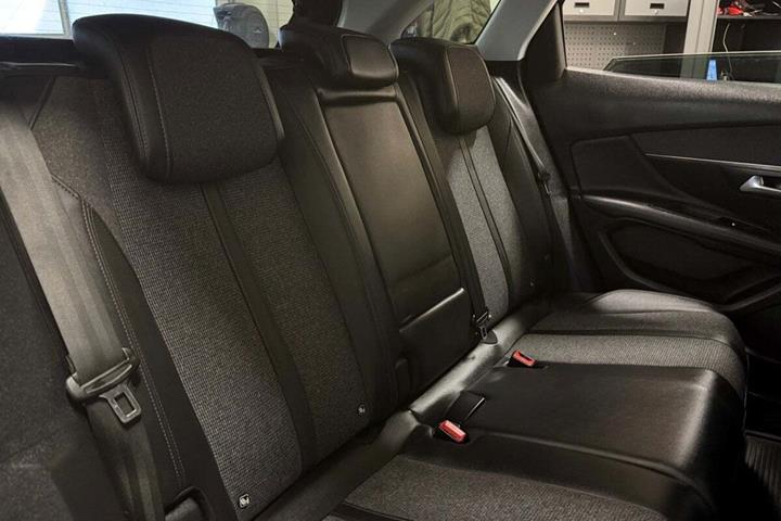 Sort Peugeot 3008 fra 2019