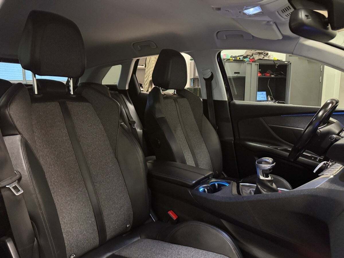 Sort Peugeot 3008 fra 2019