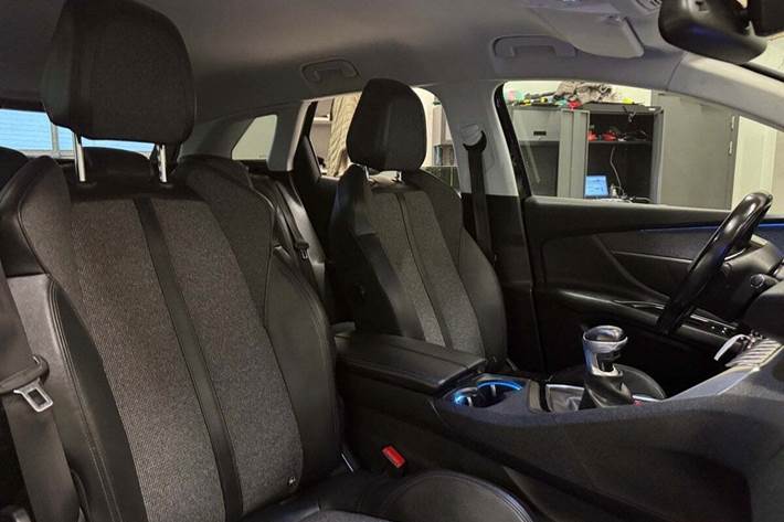 Sort Peugeot 3008 fra 2019