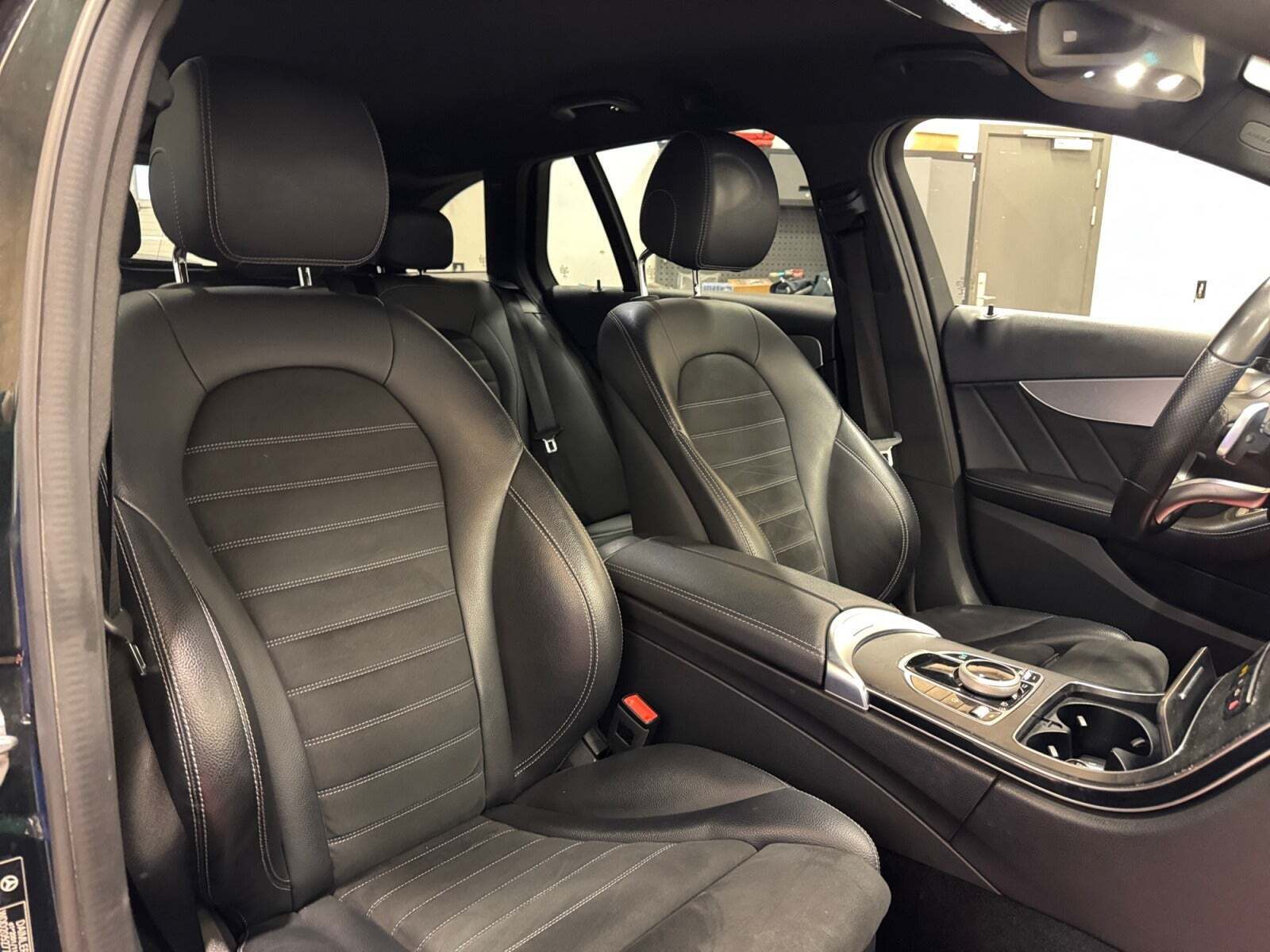 Grøn Mercedes C200 fra 2019