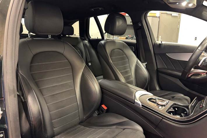 Grøn Mercedes C200 fra 2019