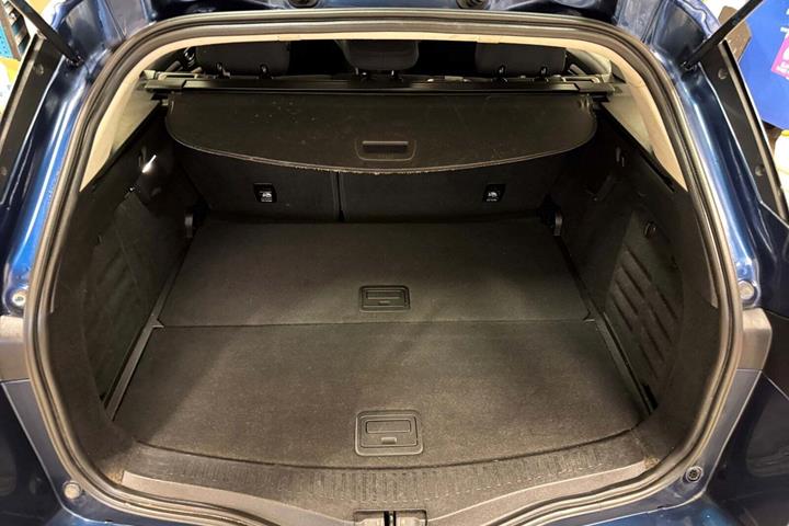 Blå Renault Megane IV fra 2018