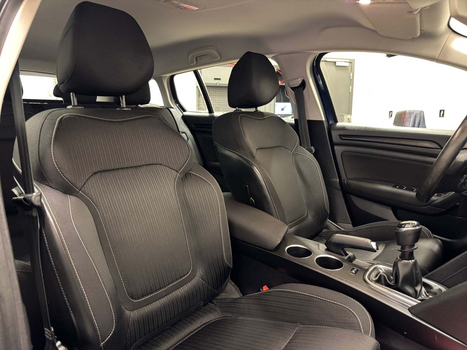 Blå Renault Megane IV fra 2018