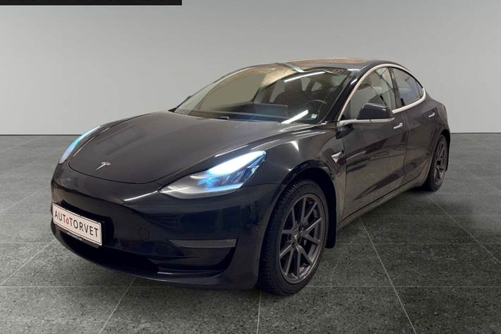 Sort Tesla Model 3 fra 2019 set udefra