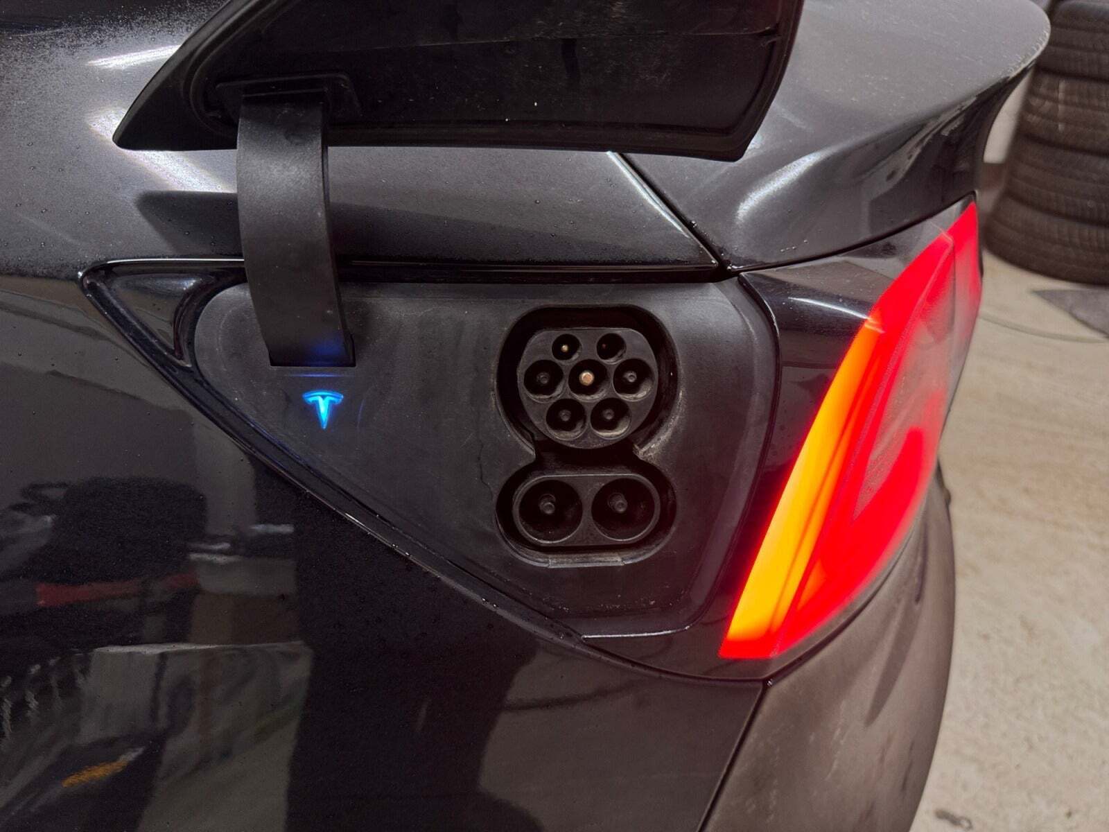 Sort Tesla Model 3 fra 2019