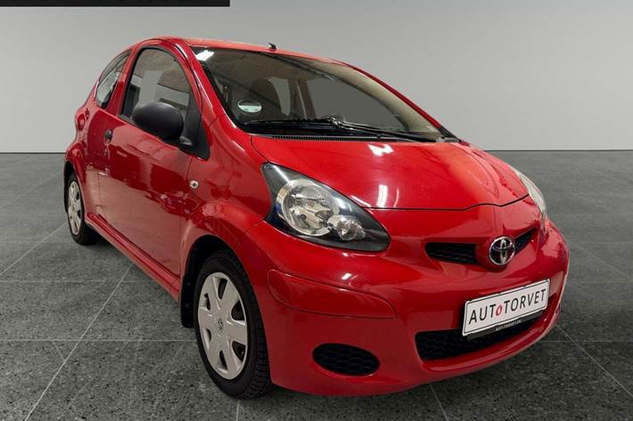 Rød Toyota Aygo fra 2011
