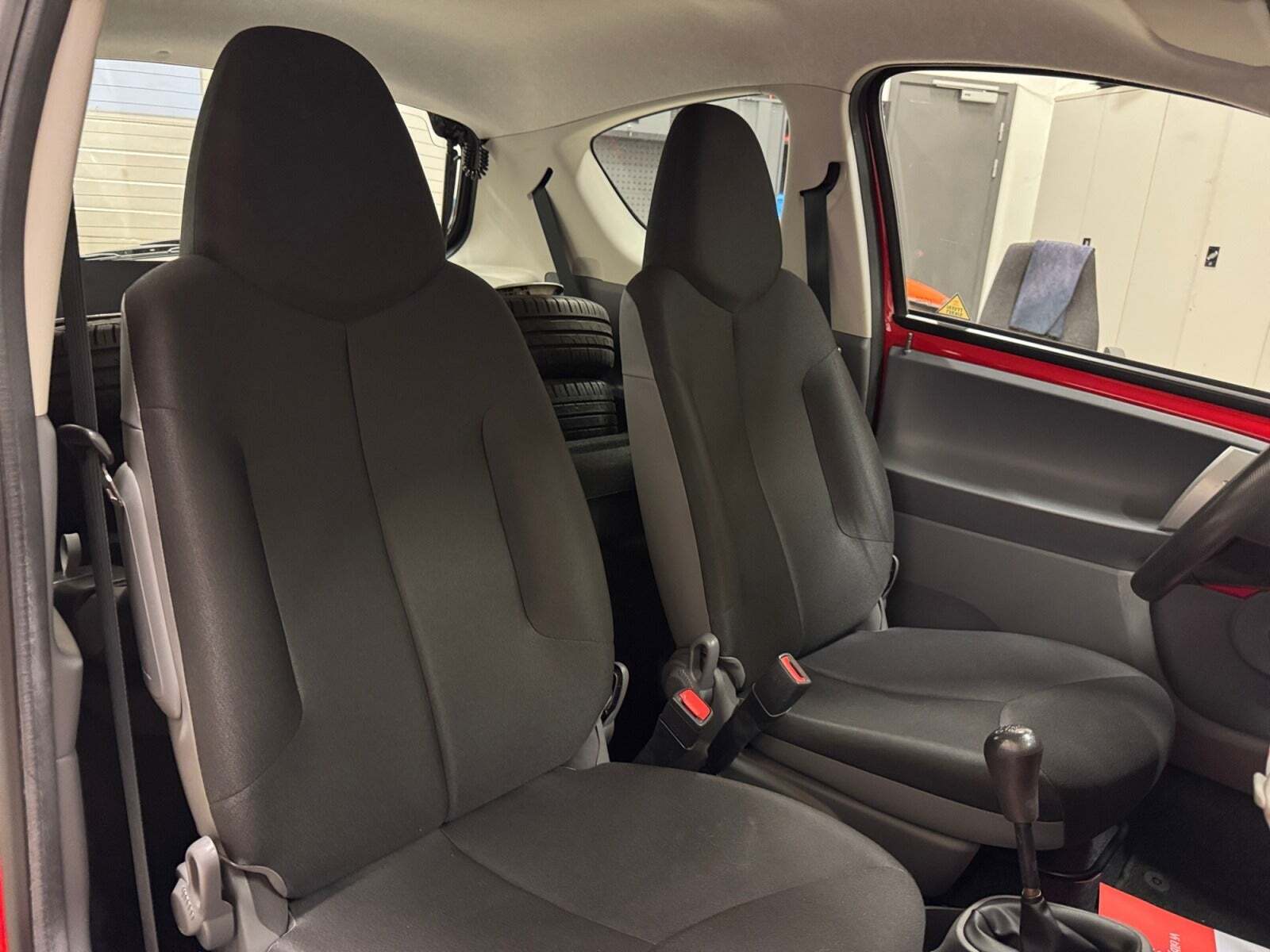 Rød Toyota Aygo fra 2011