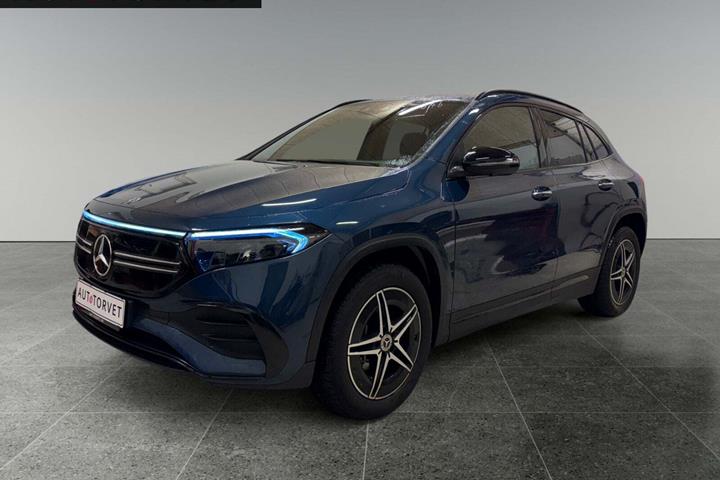 Blå Mercedes EQA250 fra 2023 set udefra