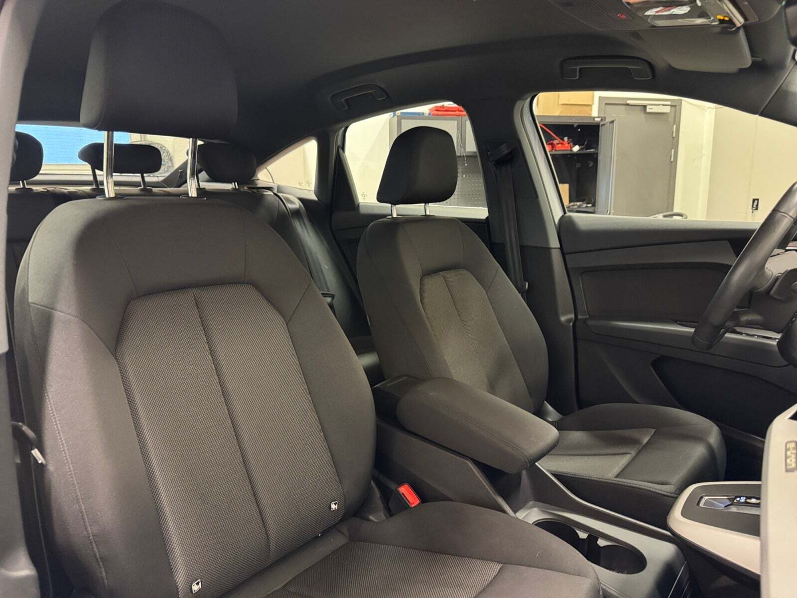 Hvid Audi Q4 e-tron fra 2023