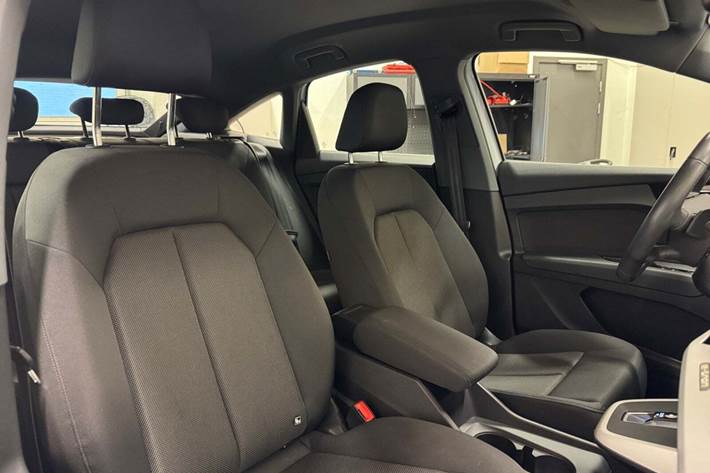 Hvid Audi Q4 e-tron fra 2023