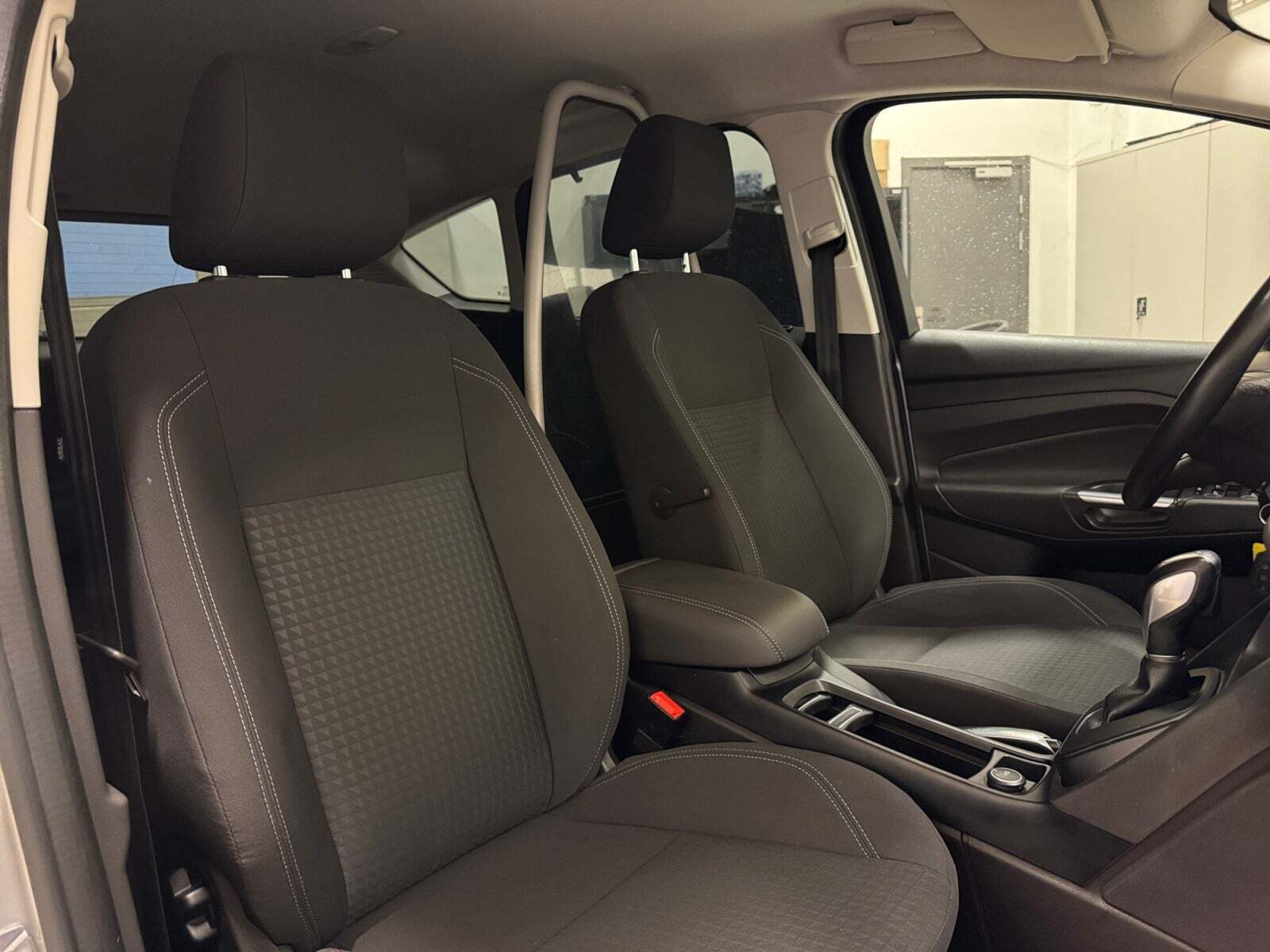 Sølv Ford C-MAX fra 2017