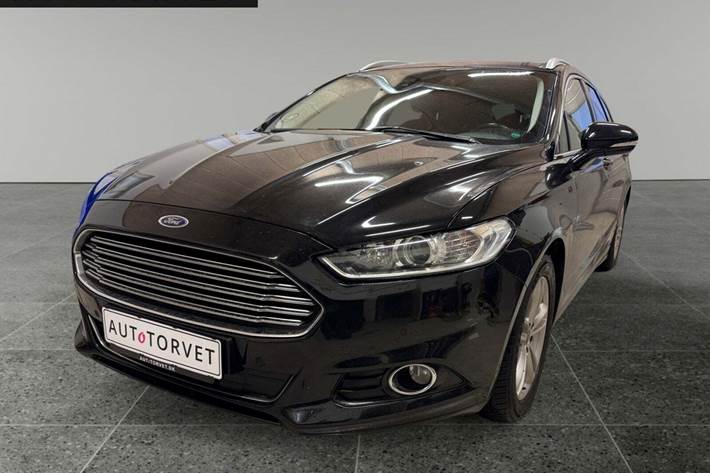 Sort Ford Mondeo fra 2017 set udefra