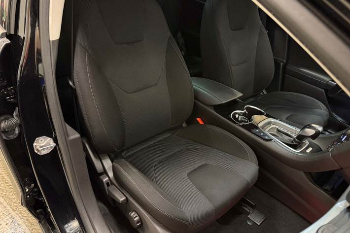 Sort Ford Mondeo fra 2017