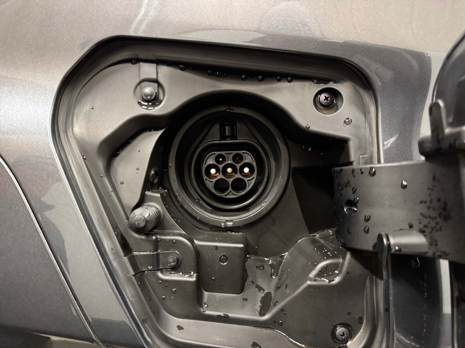 Grå Lexus UX300e fra 2021