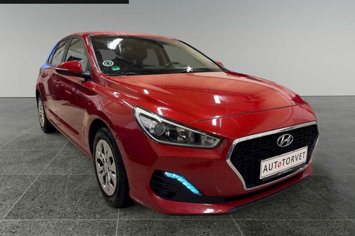Rød Hyundai i30 fra 2019
