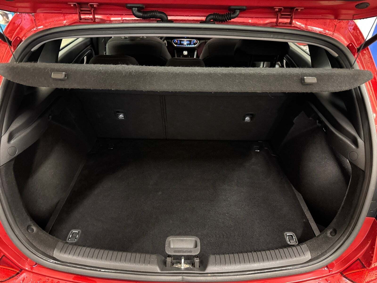 Rød Hyundai i30 fra 2019