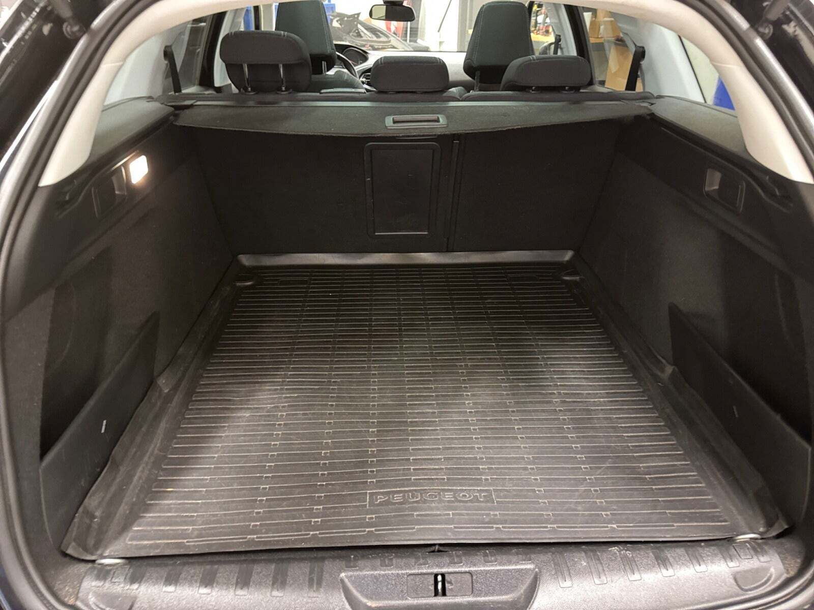Sort Peugeot 308 fra 2018