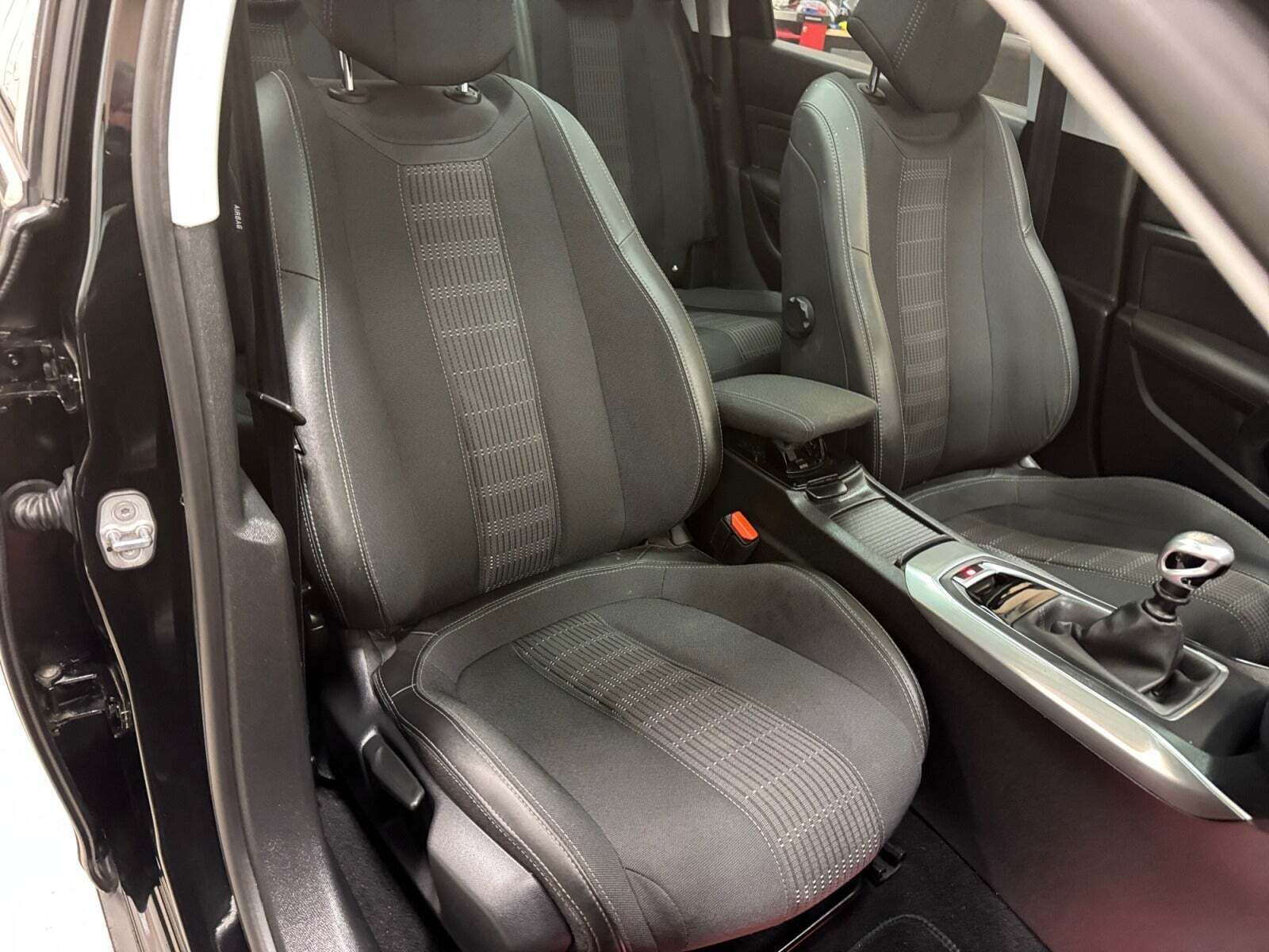 Sort Peugeot 308 fra 2018