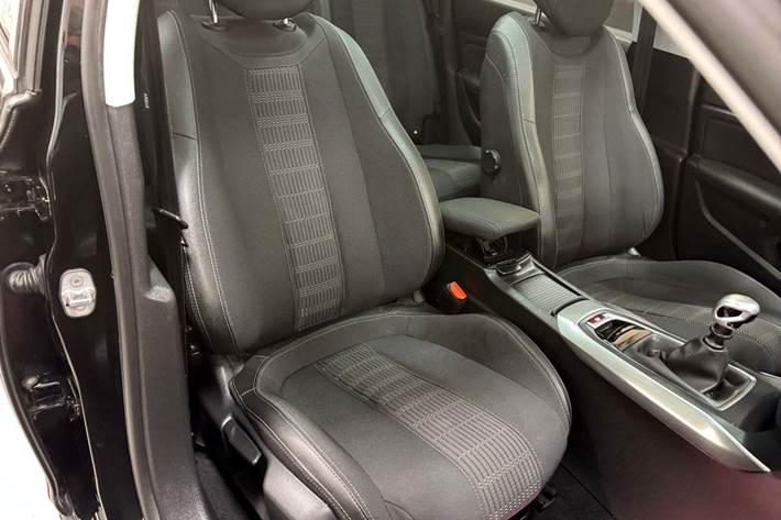 Sort Peugeot 308 fra 2018