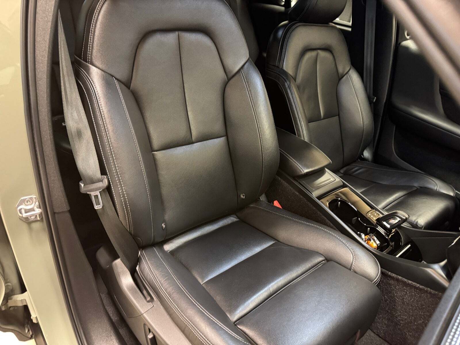 Grøn Volvo XC40 fra 2021