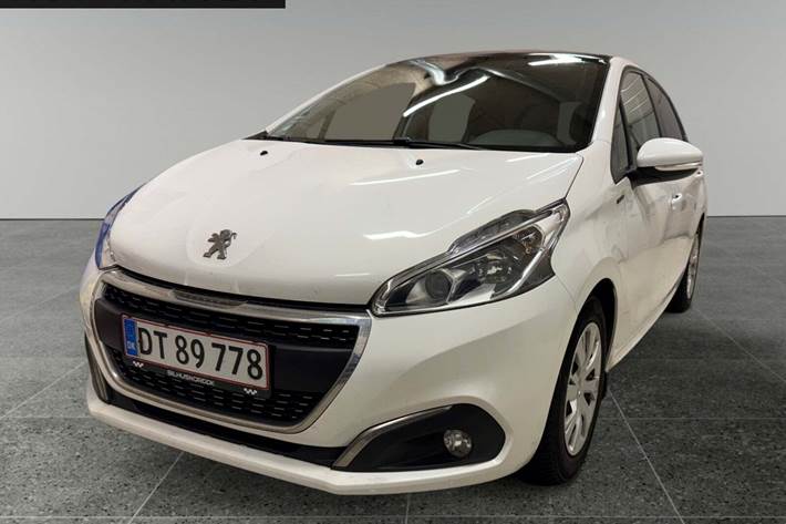 Hvid Peugeot 208 fra 2018 set udefra