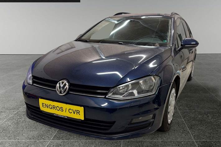 Blå VW Golf VII fra 2014 set udefra