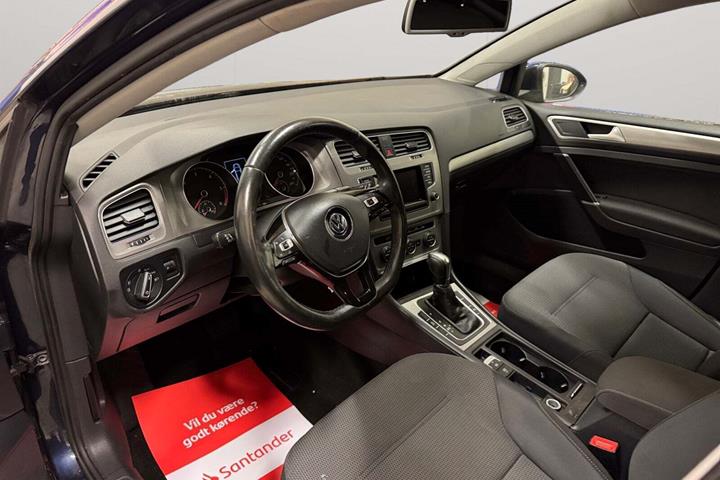 Blå VW Golf VII fra 2014