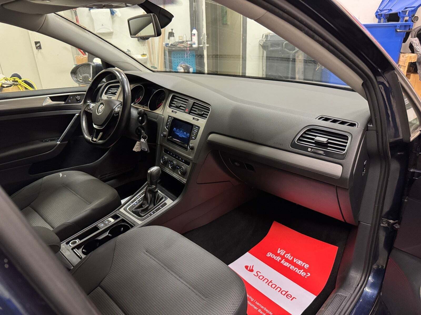 Blå VW Golf VII fra 2014