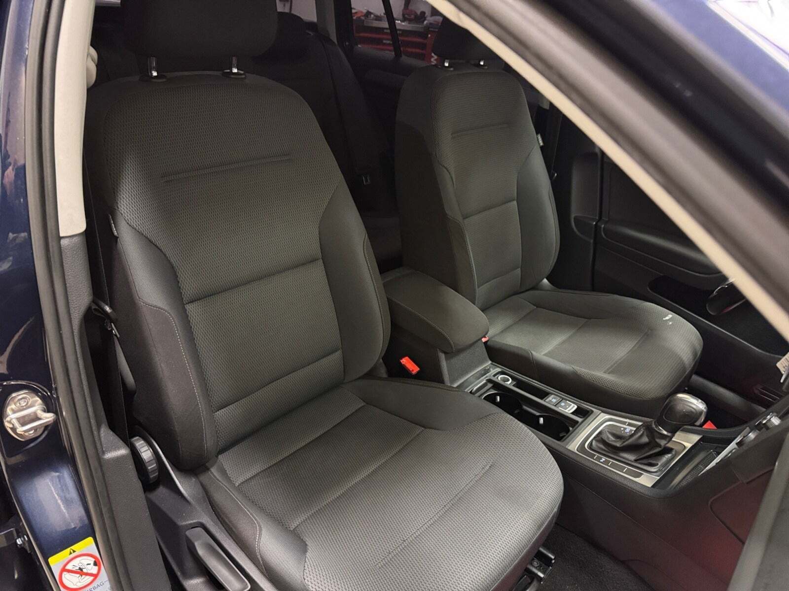 Blå VW Golf VII fra 2014