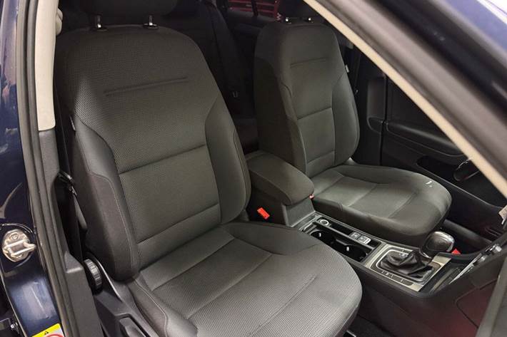 Blå VW Golf VII fra 2014