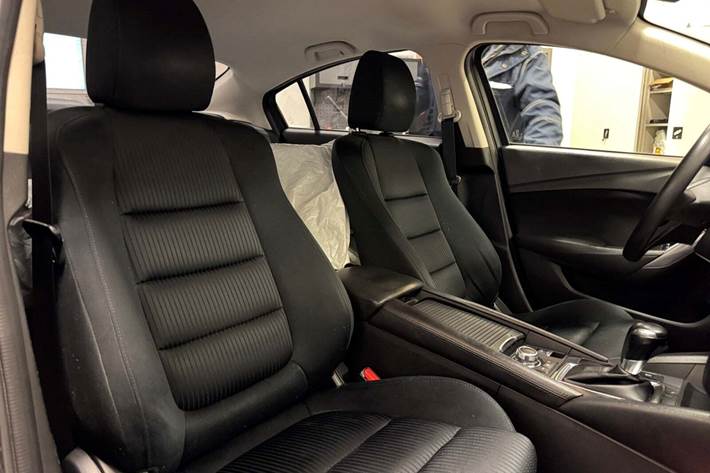 Blå Mazda 6 fra 2016