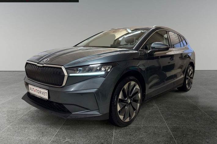 Grå Skoda Enyaq fra 2022 set udefra