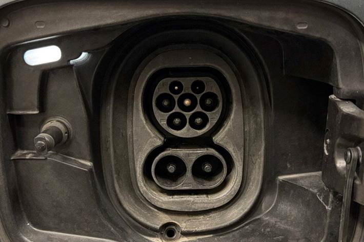 Grå Skoda Enyaq fra 2022