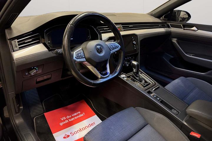 Sort VW Passat fra 2020