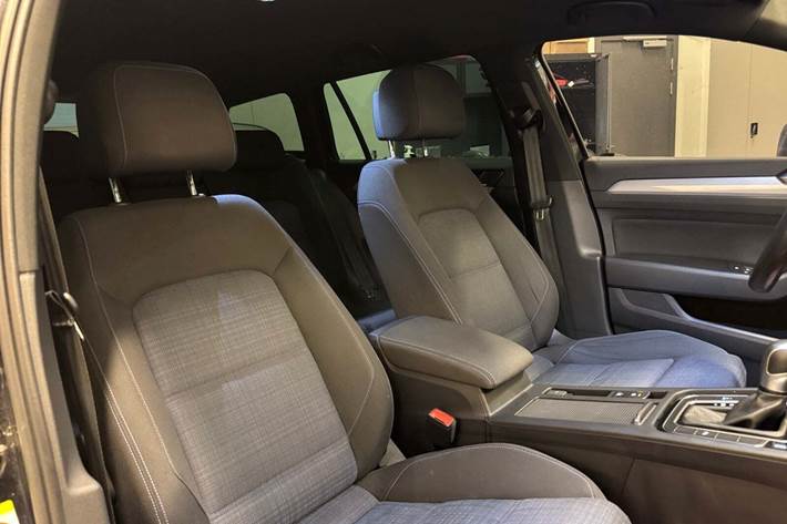 Sort VW Passat fra 2020