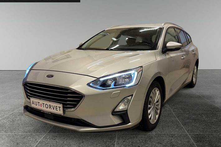 Sølv Ford Focus fra 2019 set udefra