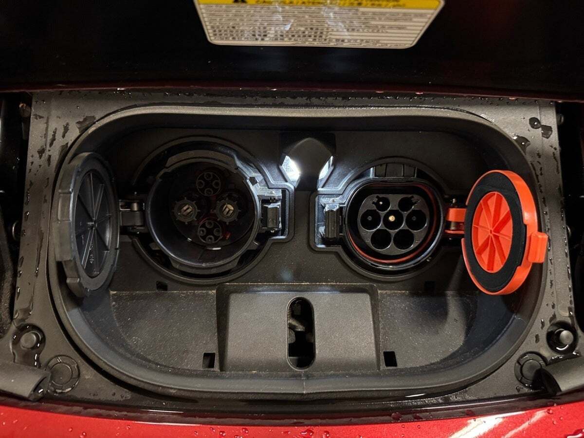 Rød Nissan Leaf fra 2020