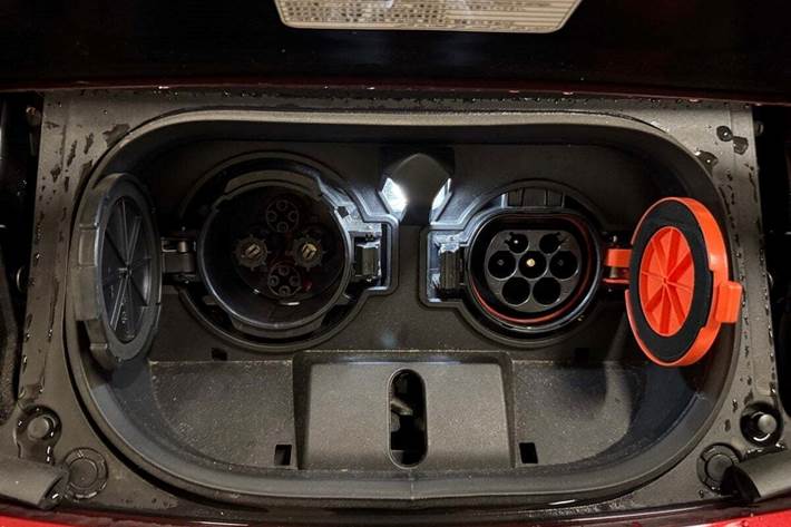 Rød Nissan Leaf fra 2020