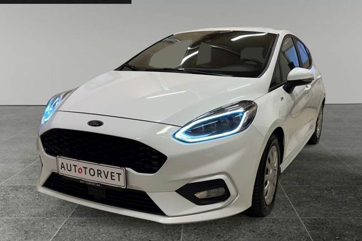 Hvid Ford Fiesta fra 2019 set udefra