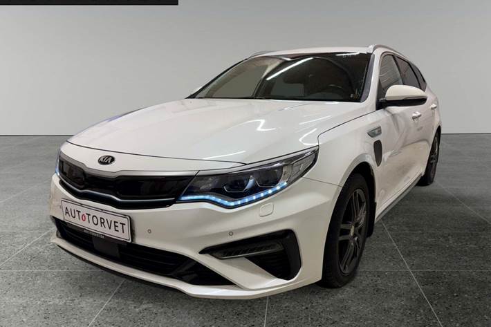 Hvid Kia Optima fra 2019 set udefra