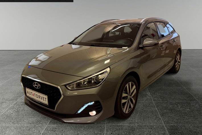 Grå Hyundai i30 fra 2020 set udefra
