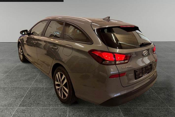 Grå Hyundai i30 fra 2020