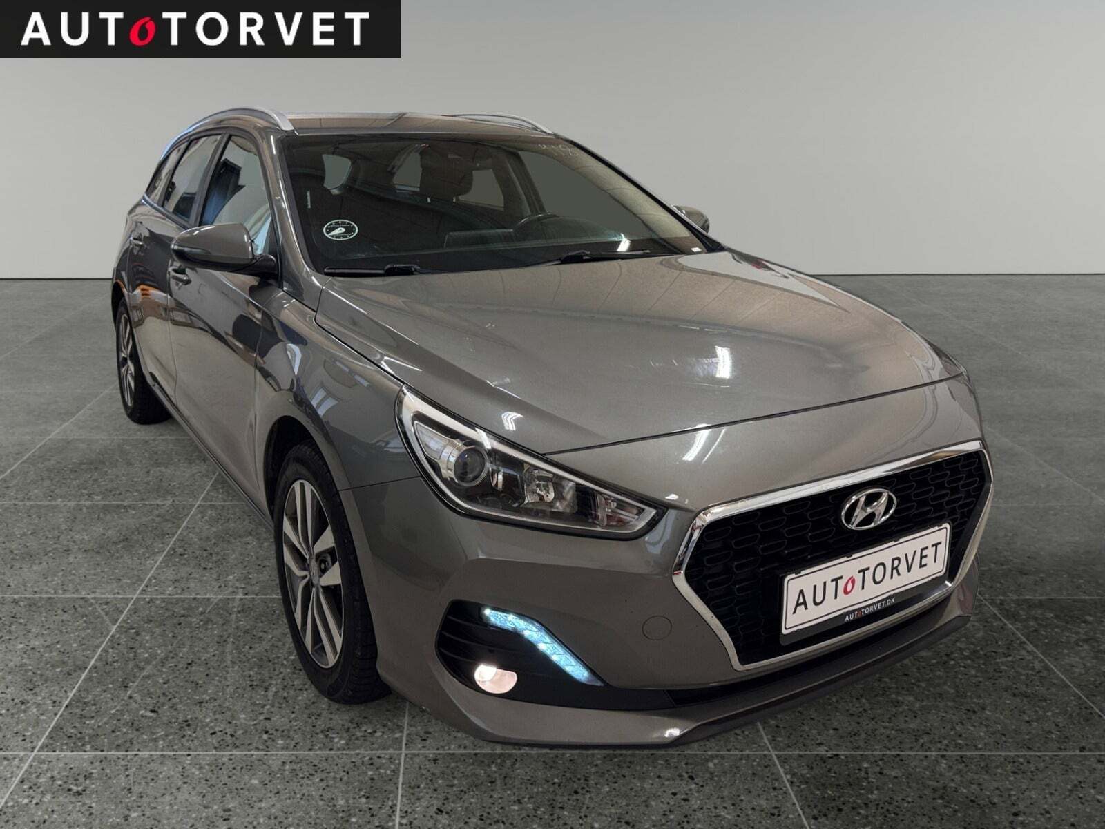 Grå Hyundai i30 fra 2020