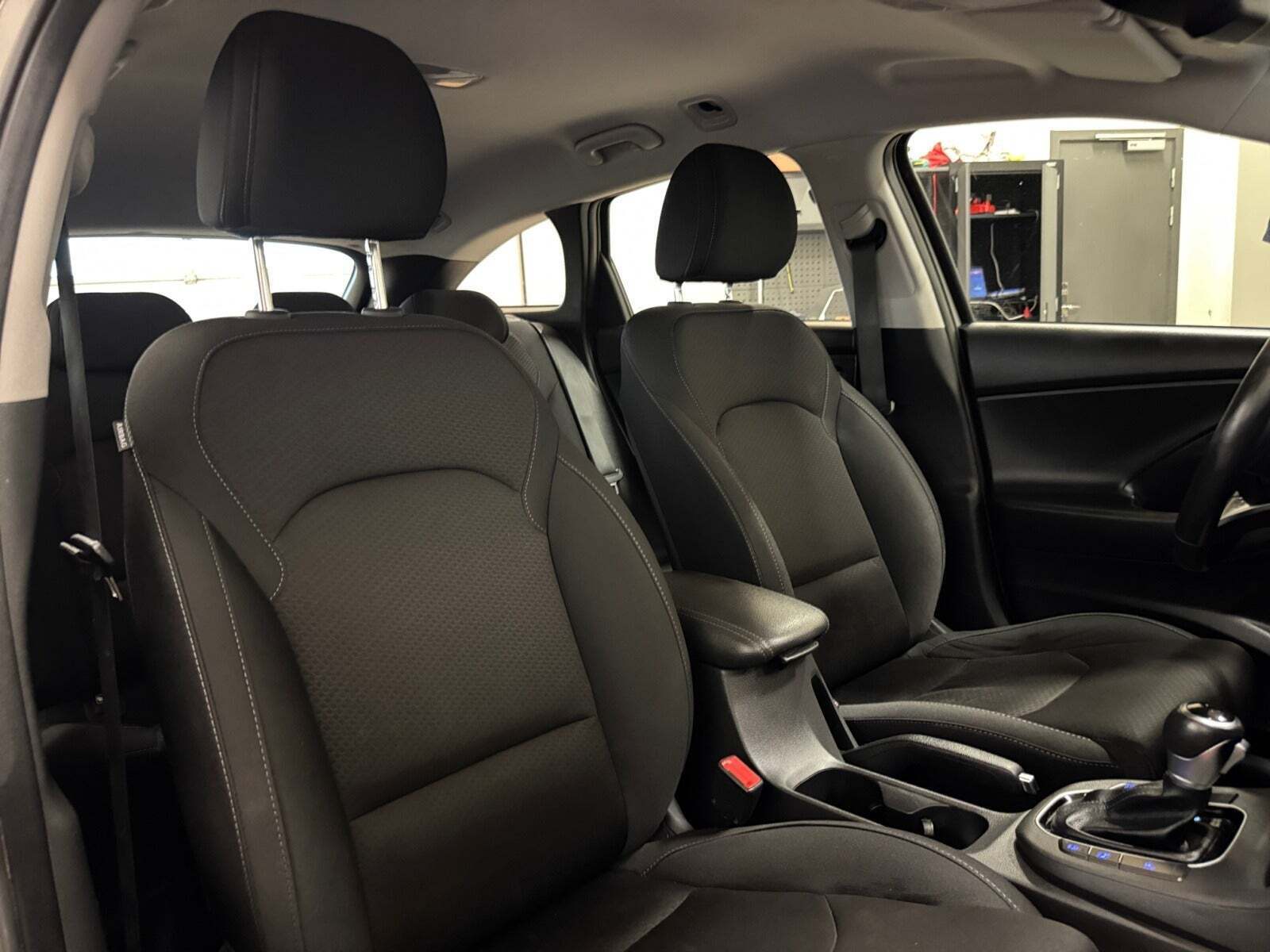 Grå Hyundai i30 fra 2020