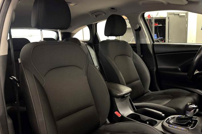 Grå Hyundai i30 fra 2020