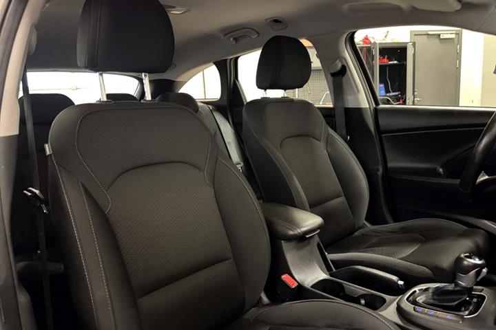 Grå Hyundai i30 fra 2020