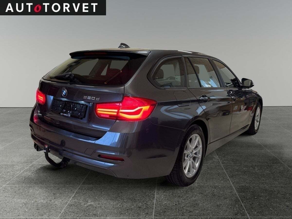 Grå BMW 320d fra 2016